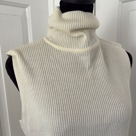 Sag Harbor Cream Sleeveless Turtleneck, Size Large - Picture 3 of 11